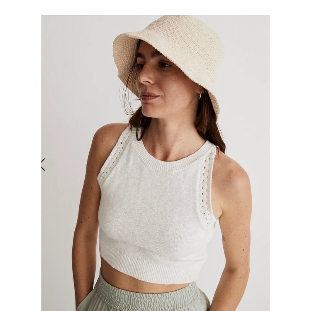 Madewell Womens Crocheted Bucket Hat in Sand (NWT
Size M/L NK774